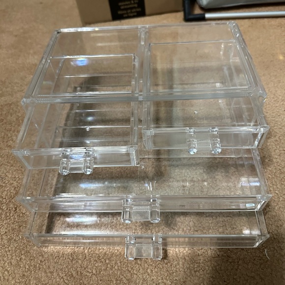 Clear storage containers used for make up - Picture 2 of 8